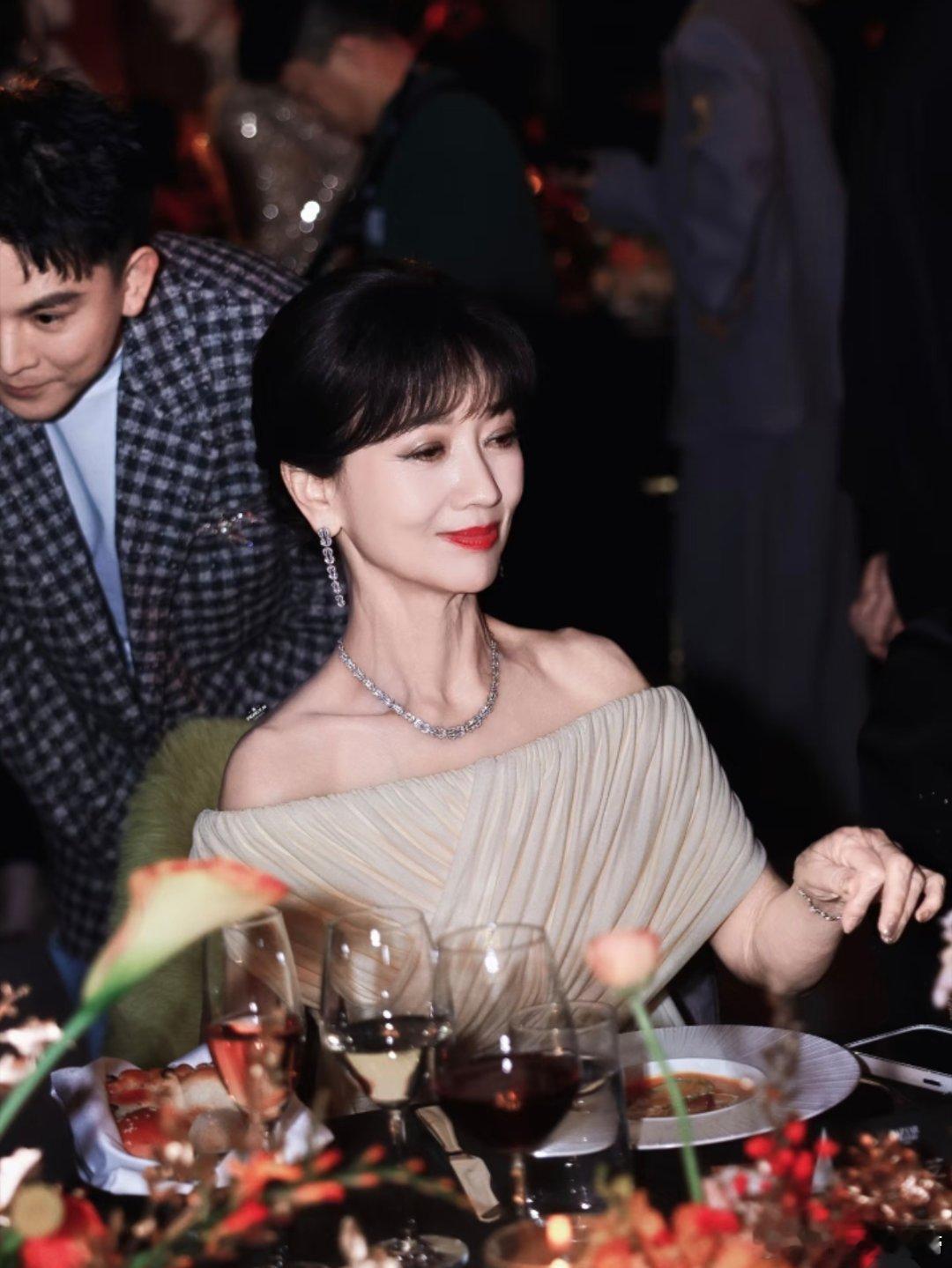 赵雅芝 香奈儿老了还是香奈儿岁月从不败美人 