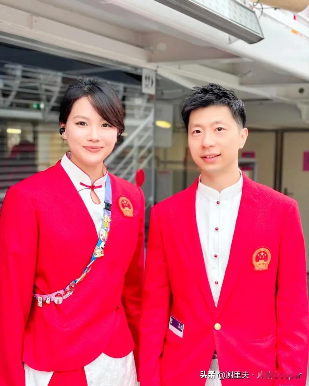 这张照片拍的太好看了吧，郎才女貌，站在马龙身边的美少女是谁？是泳队自由泳选手汤慕