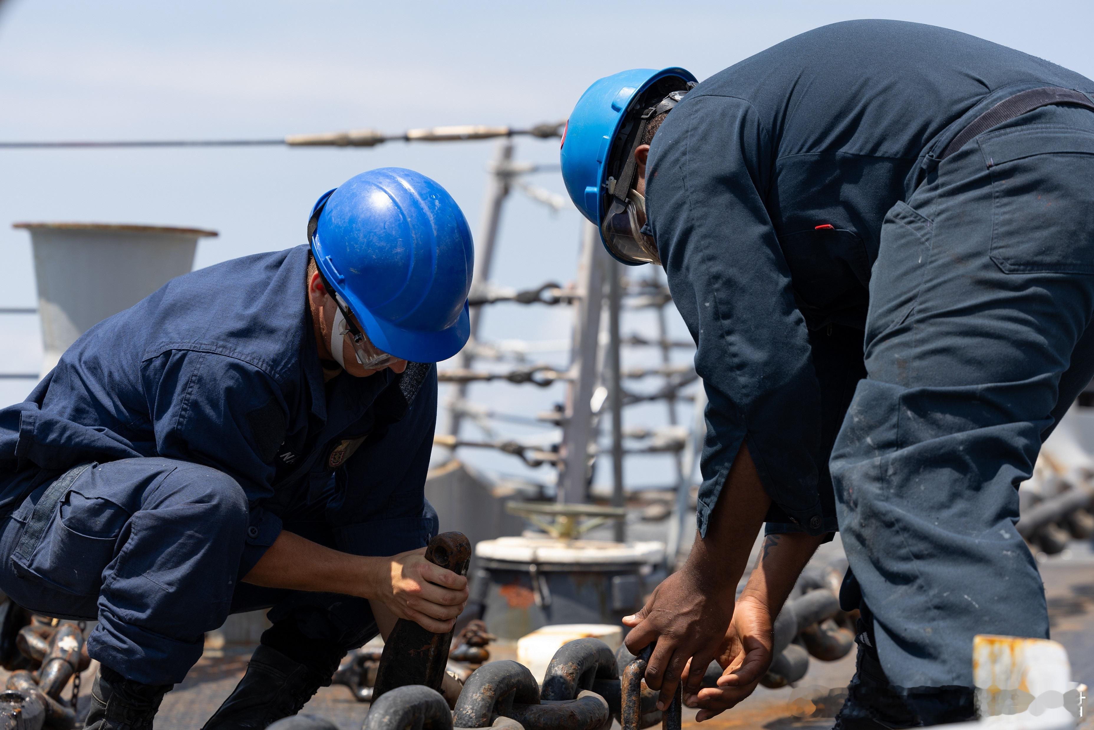 2025年6月24日，USS Curtis Wilbur (DDG 54)离开新