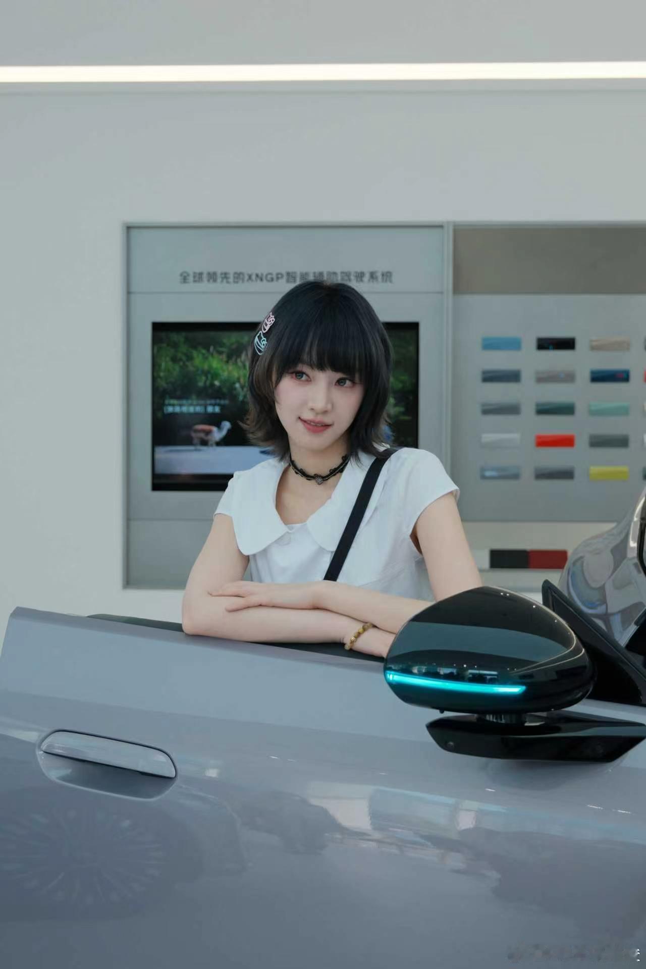 黄灿灿真买车了黄灿灿买小鹏MONAL03也要等3个月浪姐黄灿灿现身小鹏门店，试驾