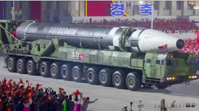 朝鲜在劳动党成立80周年阅兵式上，首次全状态展示了“火星炮 - 20”新一代陆基