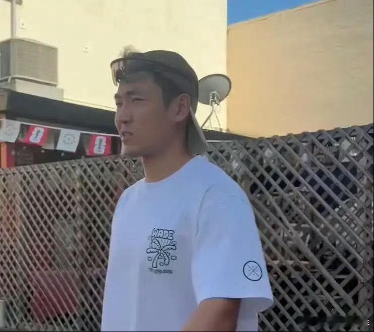高诗岩已动身前往美国治疗 因长期缺少调整休息，高诗岩膝盖伤病影响明显。8月19日