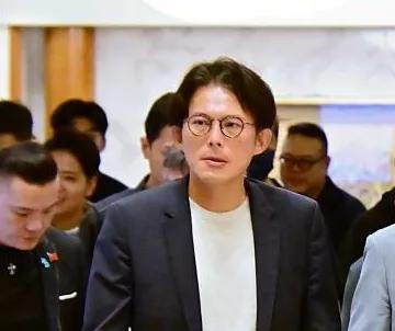黄国昌收到郑丽文回复后不等了，随着邱臣远将会在9月3日登记角逐，这也意味着蓝白在