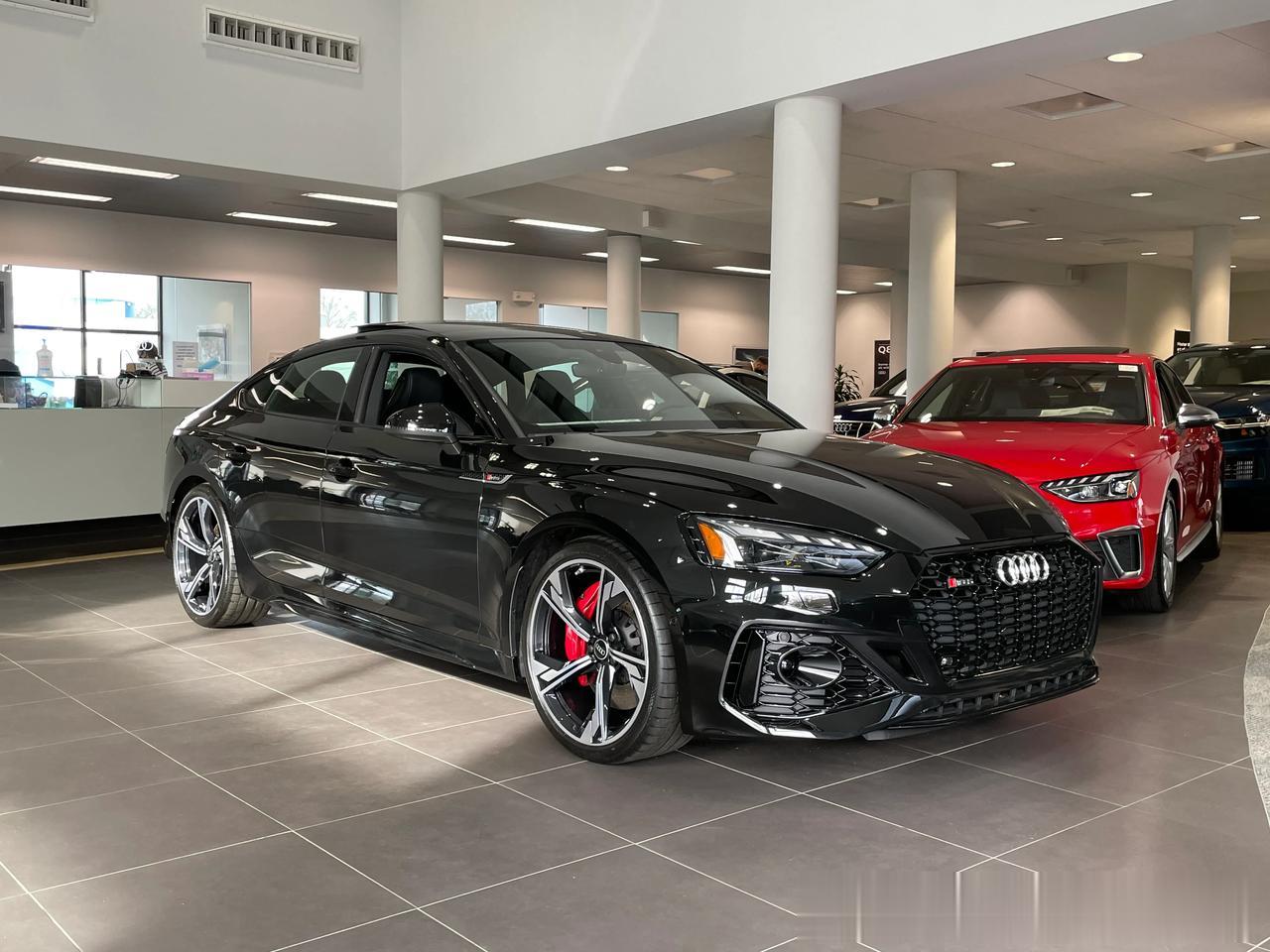 在美国看了看奥迪RS5展车，发动机从S5的3.0T变成怕哪摸哪同款2.9T，动力