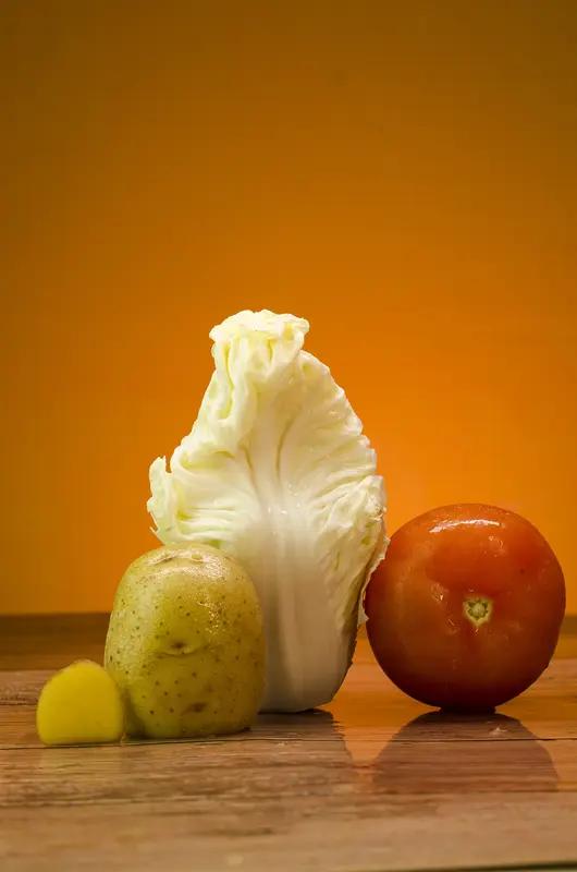 肾功能不全的宝子可得在饮食上多留个心眼，有些蔬菜碰不得。
首先是高钾蔬菜，像菠菜