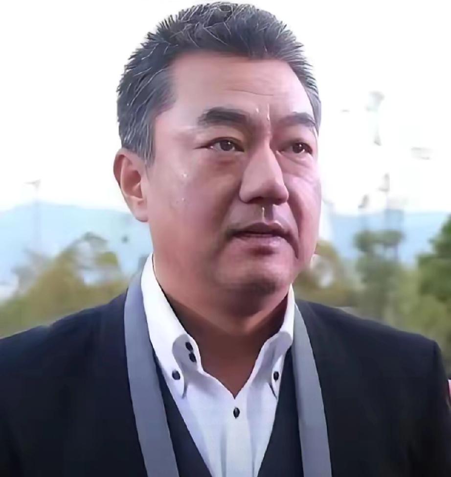 拿过白玉兰奖的董勇，坦言想找个有退休金的单位
 
    凭借《繁花》出圈、演过