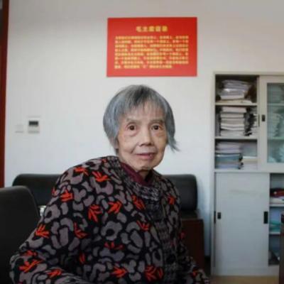 老美估计怎么也没想到，我国一个头发花白的老太太居然带领团队，打破芯片方面的技术封