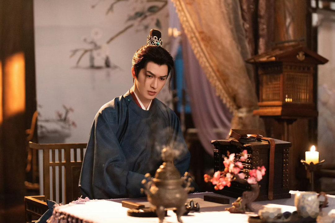 朱正廷说一人分饰两角演爽了  谁还没看朱正廷的新剧《心间错》！？白山君的清冷正直