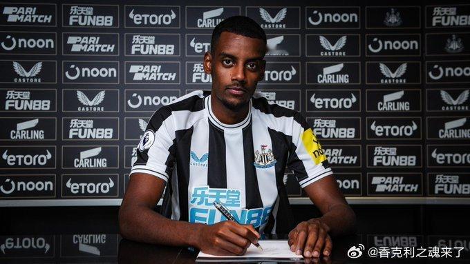 国际足联全球转会报告显示，2025年共完成86,158笔国际转会，创历史纪录。男