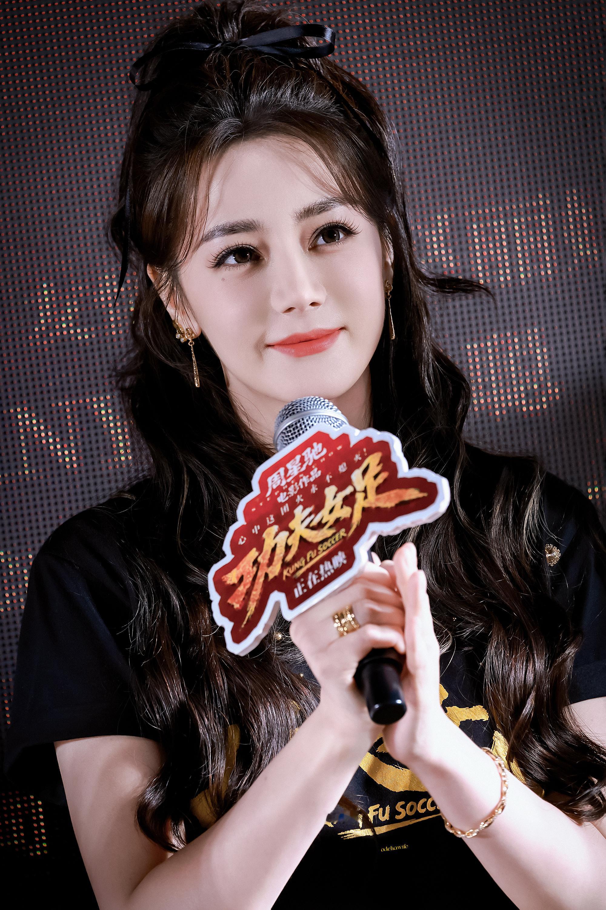 美貌硬控😽迪丽热巴钰珑下沉口碑迪丽热巴功夫女足