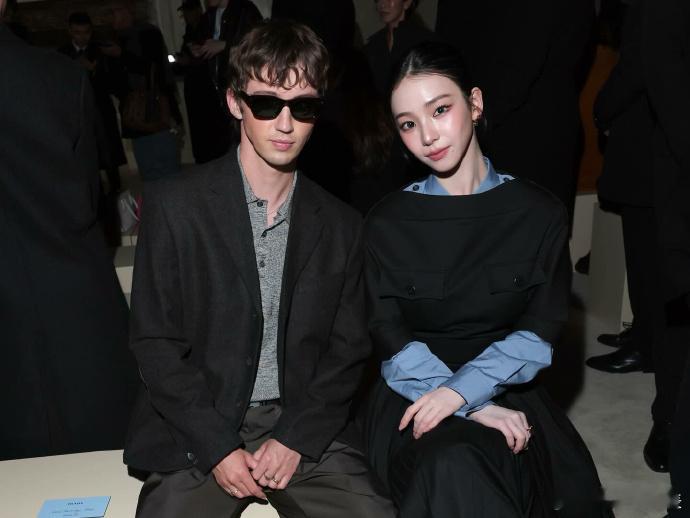 戳爷柳智敏合照戳爷柳智敏同框 戳爷Troye Sivan晒米兰男装周秀场照，与a