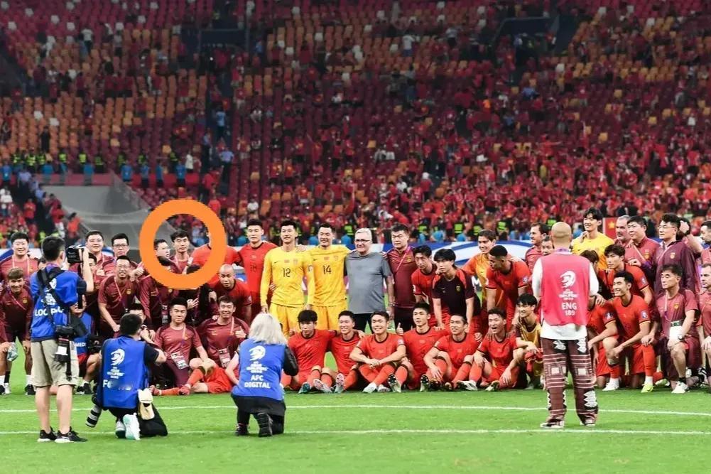 国足18强赛反思：请一个什么样的主教练适合国足？

昨晚国足主场1-0赢了巴林，