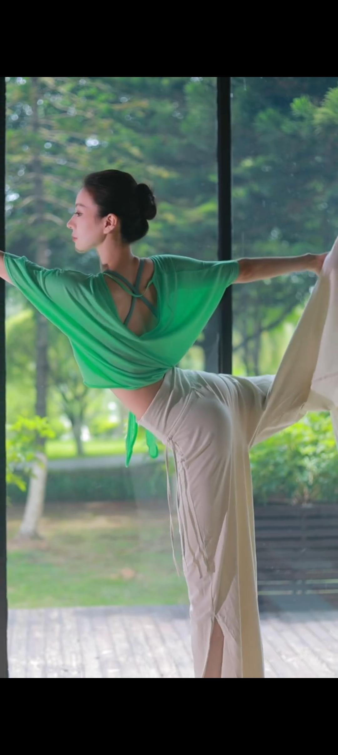 喜欢一个人就去表白，万一成备胎了呢。
这段日子迷惘又黑暗，撑过去了会有下一个黑暗