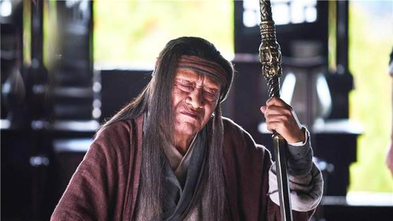 柯镇恶的师父，武功绝顶，高出五绝一筹

柯镇恶，江南七怪之首，虽是市井草根出身，