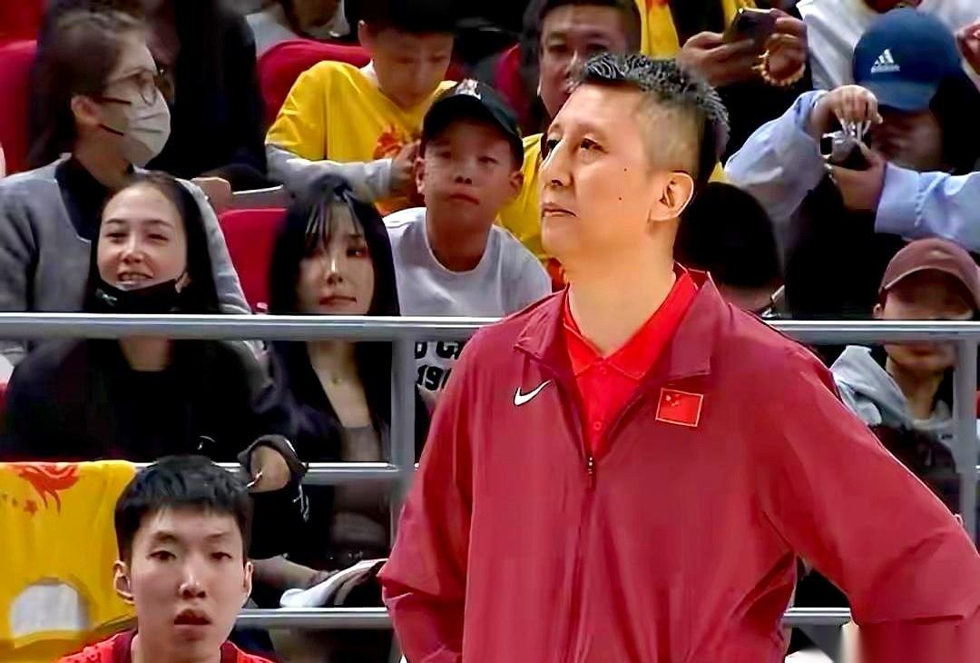 家门口输球，这事儿比自己丢钱包还难受。
网上那骂声，隔着屏幕都能把人淹了。说实话