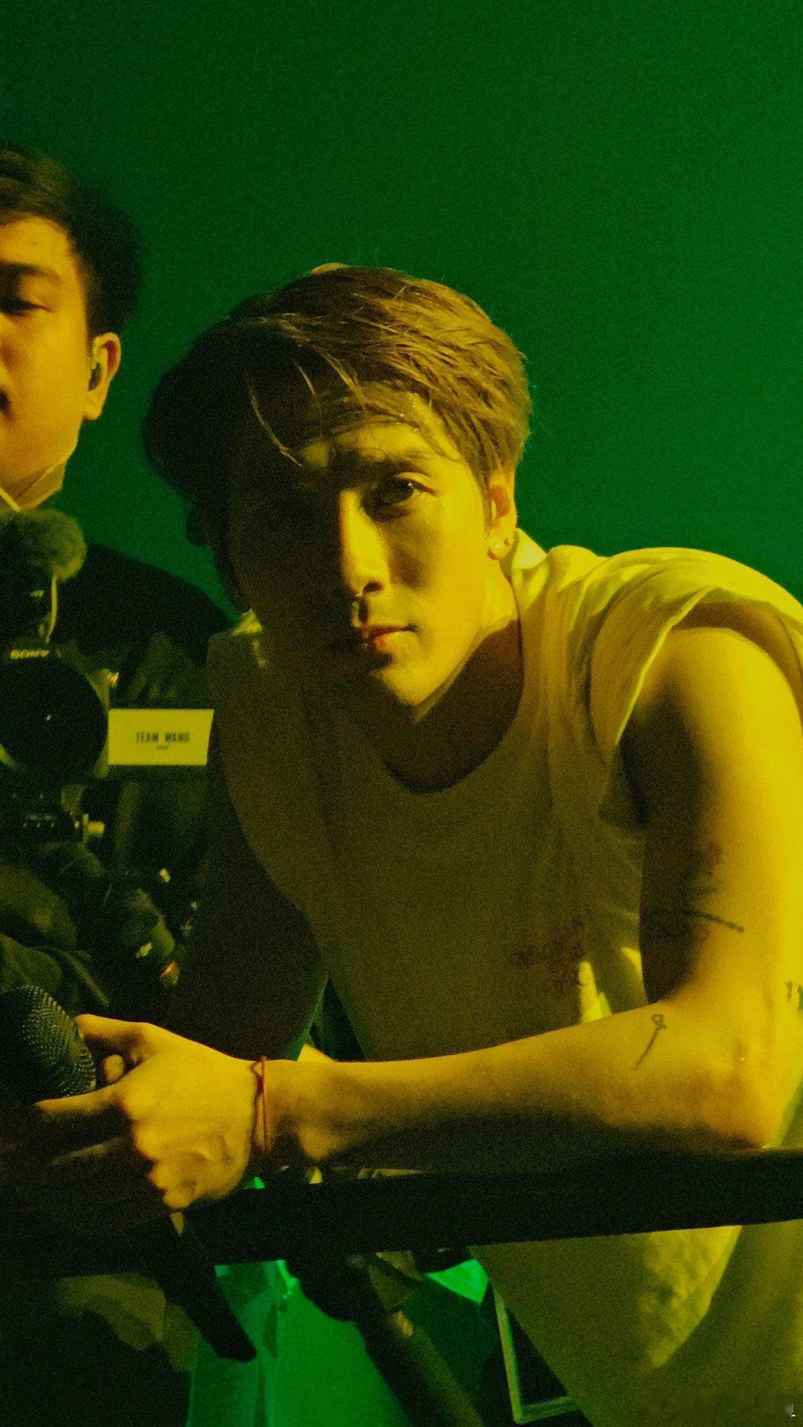 O！M！G！这确实让我很疯狂的男人王嘉尔让菲律宾疯狂的男人 ​​​