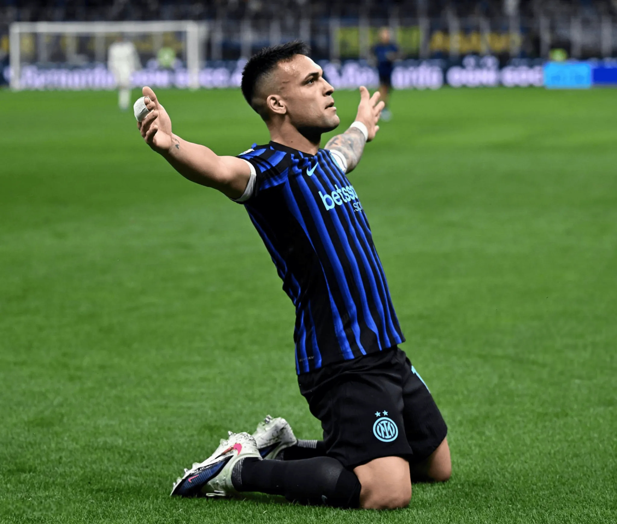 意甲第31轮，国际米兰主场5比2击败罗马，劳塔罗本场梅开二度。本场过后，劳塔罗以