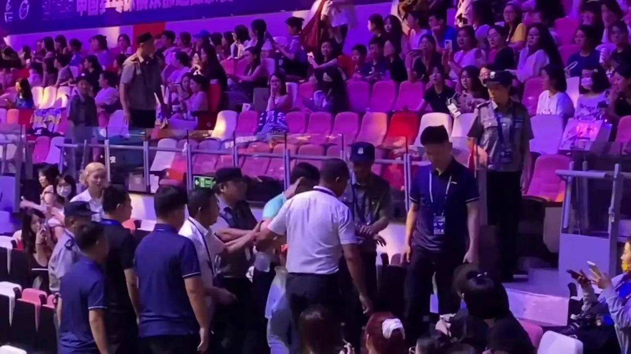 该出手时就出手
——为中国乒协“关于抵制极端球迷越界行为的声明”叫好！
中国乒协