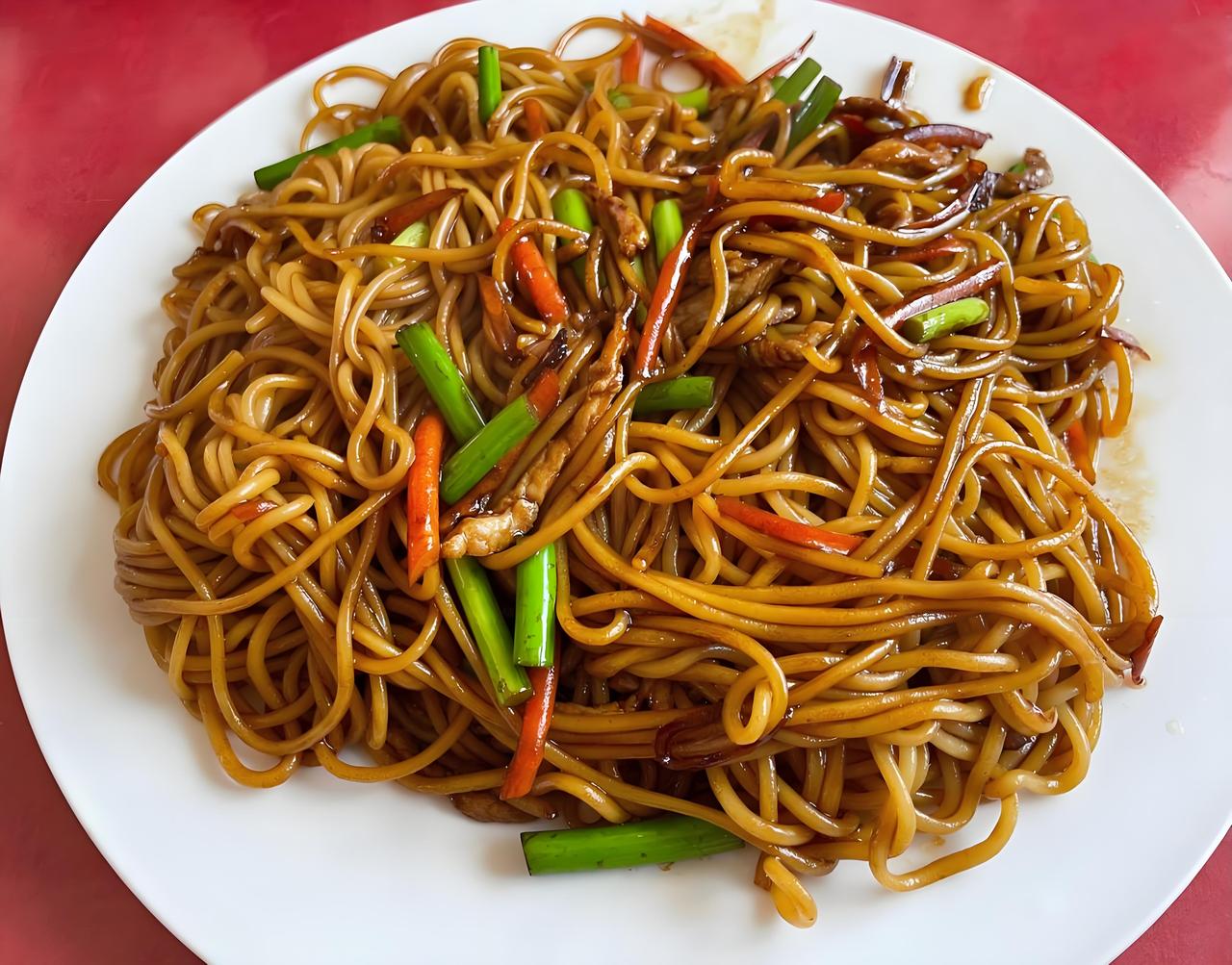 别再把炒面当家常便饭！我高血脂才懂，它是隐形高脂陷阱！
 
身边不少人都觉得，炒