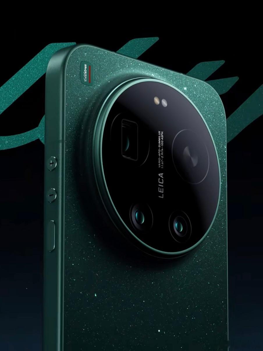 小米17Ultra星空绿感觉小米挺喜欢绿色的啊，这次的新配色星空绿大家感受一下。