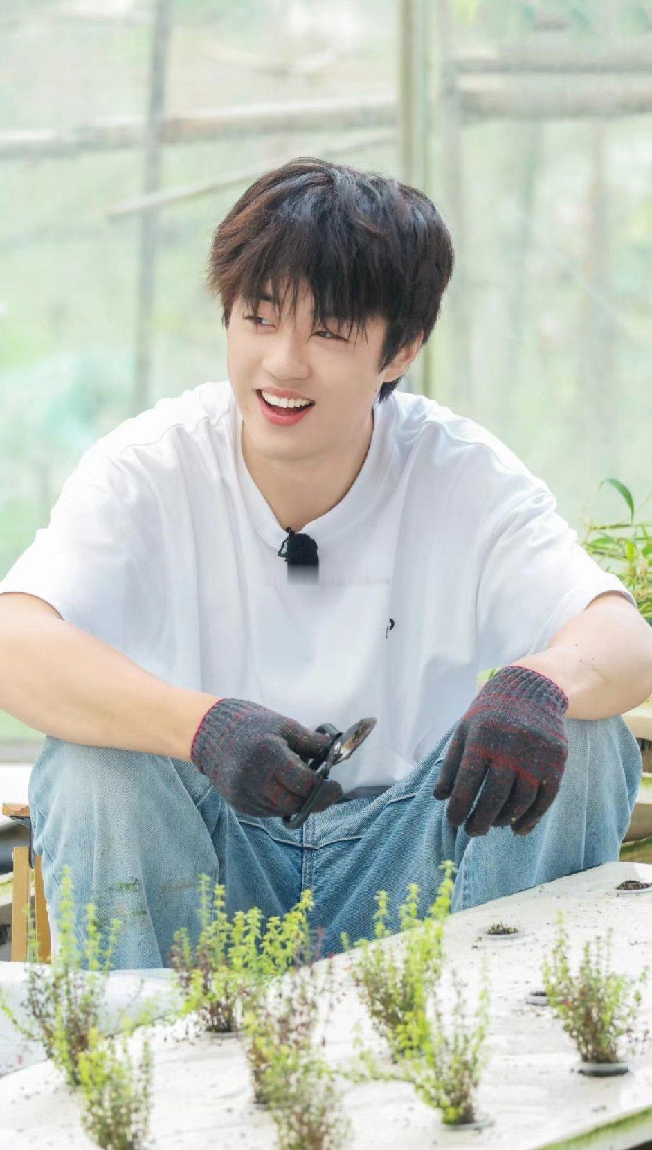 #种地吧[超话]##陈少熙掌管少年气色的神#陈少熙确实帅气，少年感十足的，状态一