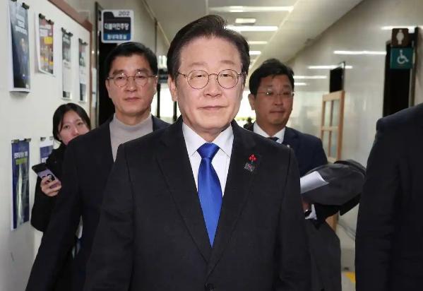 李在明没想到！他会被“自己人”拖后腿，韩国收到了中方警告。

真正让李在明头疼的