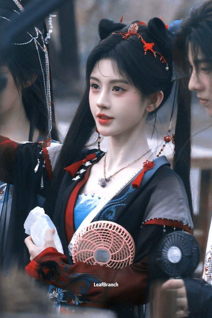 jjy鞠婧祎苏绿夏 jjy鞠婧祎万花世界 🥃 夜风吹过那扇窗口 /•᷅‎‎•᷄