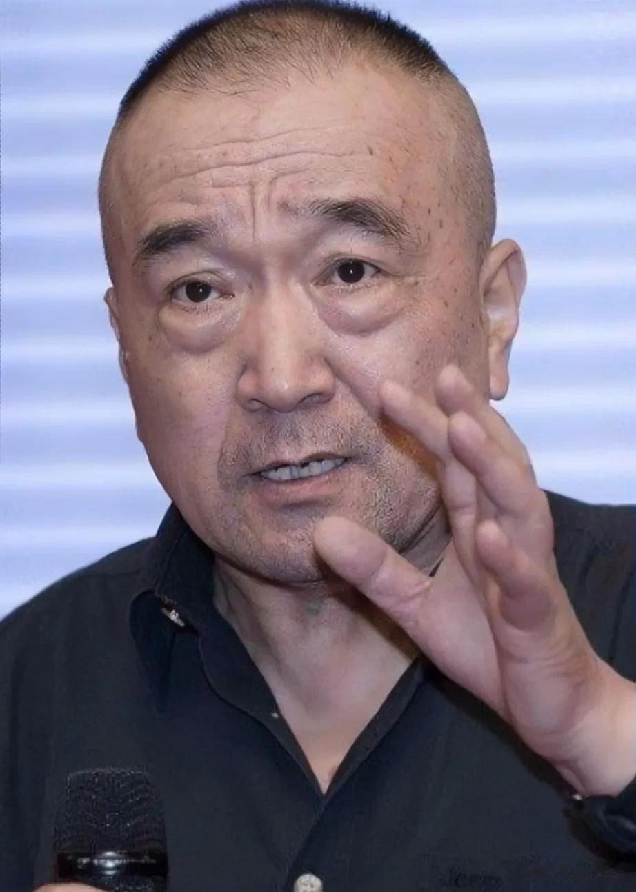 国家一级演员李保田，接受媒体采访，记者问他:您是中戏教授，可是您儿子中戏没考上，