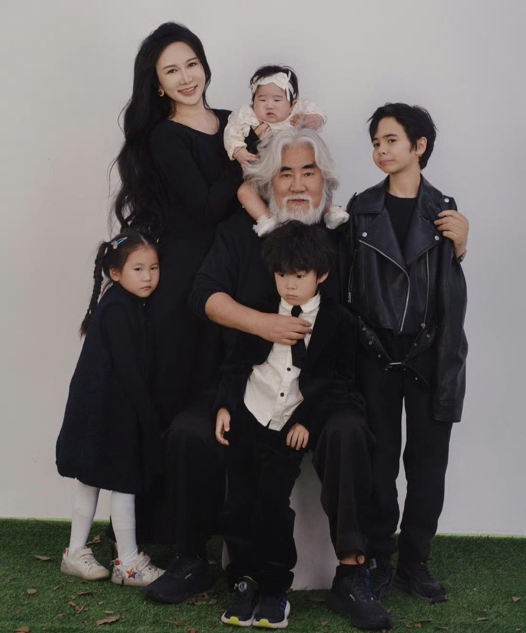 为什么张纪中和小娇妻杜星霖的婚姻一直被质疑？猜测大概率是因为31岁的年龄差。

