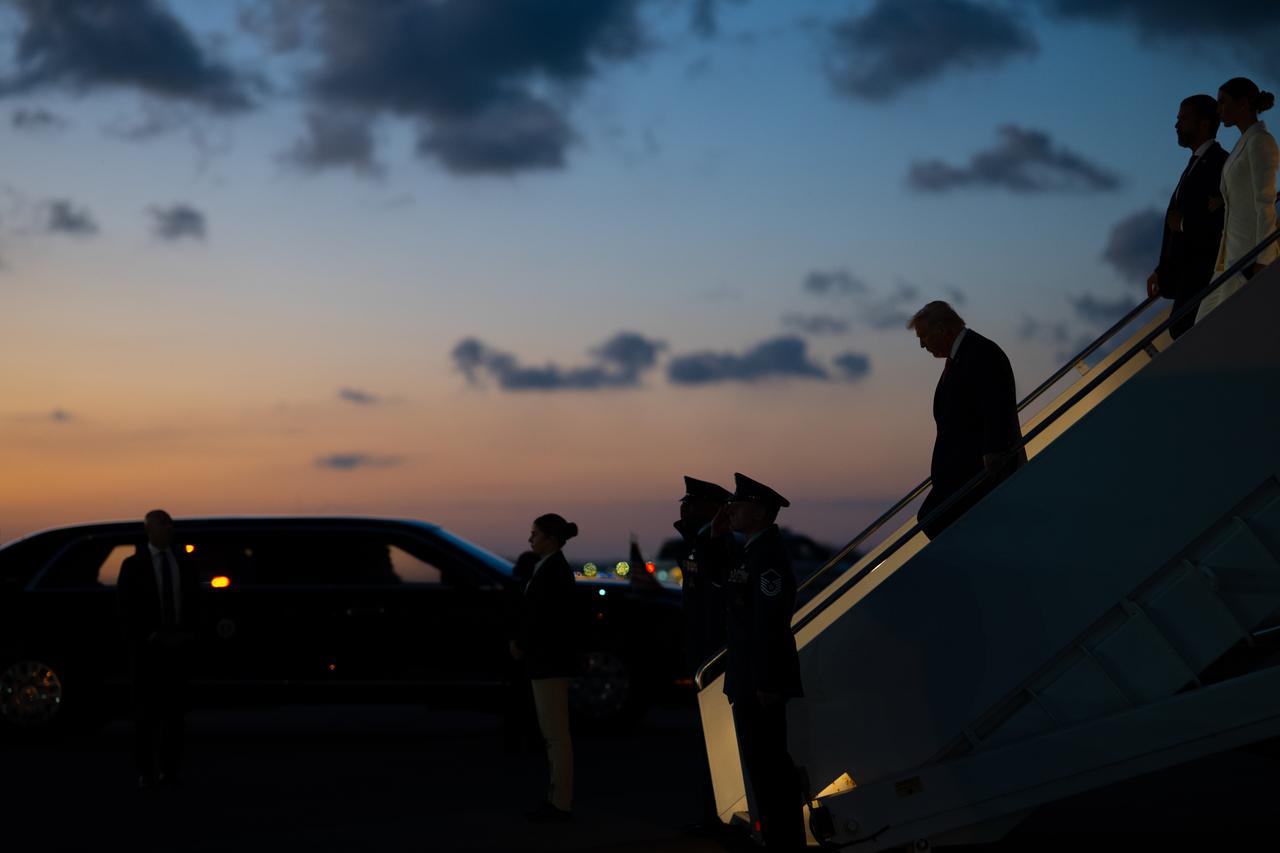 特朗普喊话各国：想要石油，那就自己去拿。
美国总统特朗普3月31日通过社交媒体发