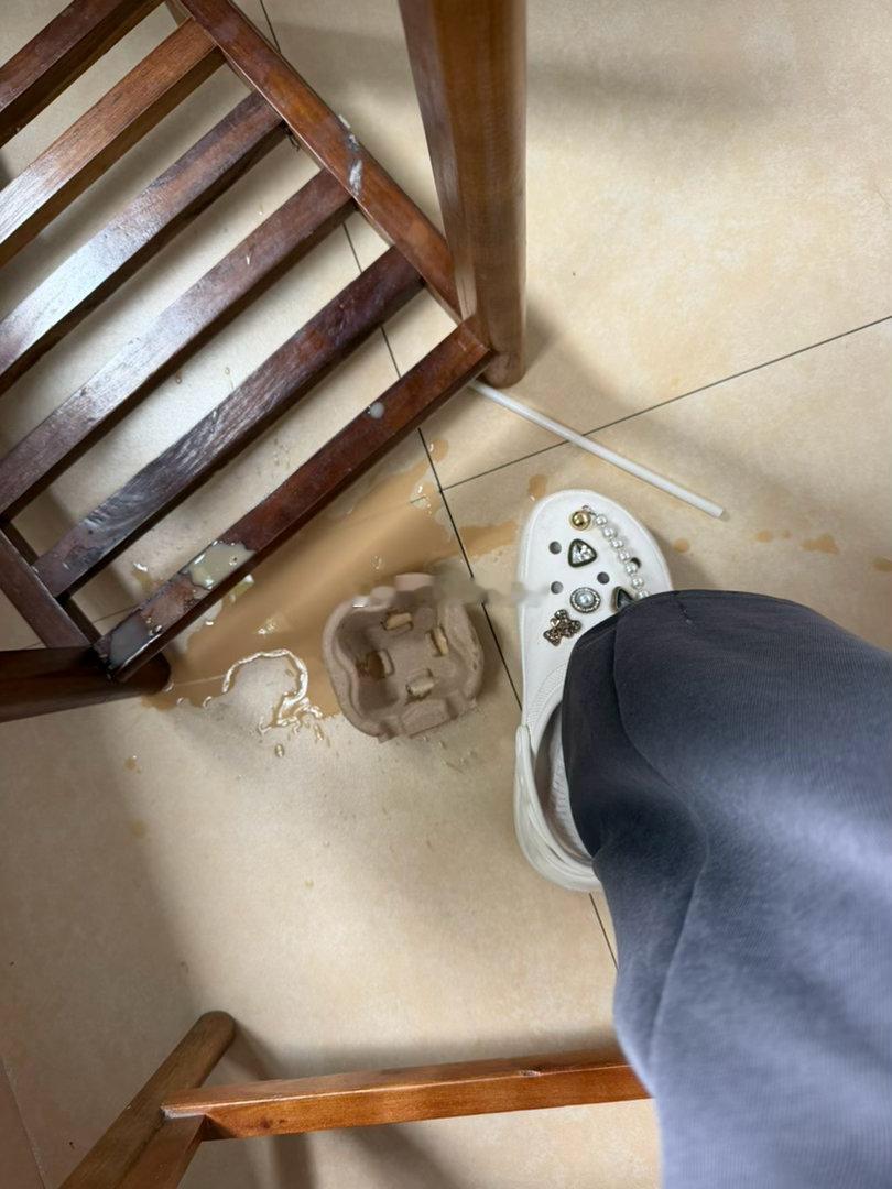 很多次喝咖啡的时候都会想到他 有一段时间我不开心 我去找他 他了解了我不开心的真
