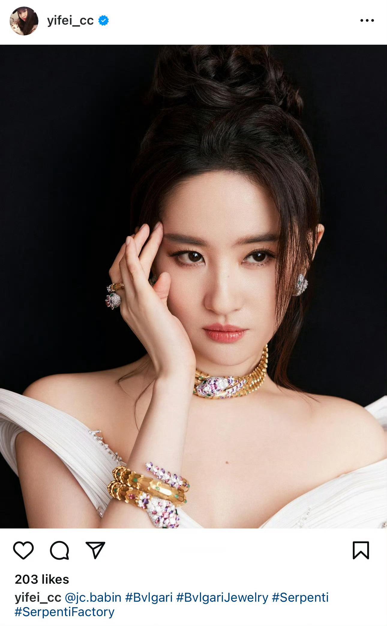 刘亦菲现场的图和p过的差距好大。 ​​​