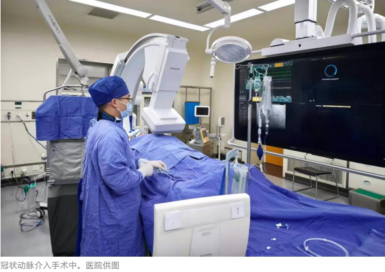 据长江日报报道，武汉一名 40 岁男子趁着三天假期肆意透支身体，作息彻底混乱，最