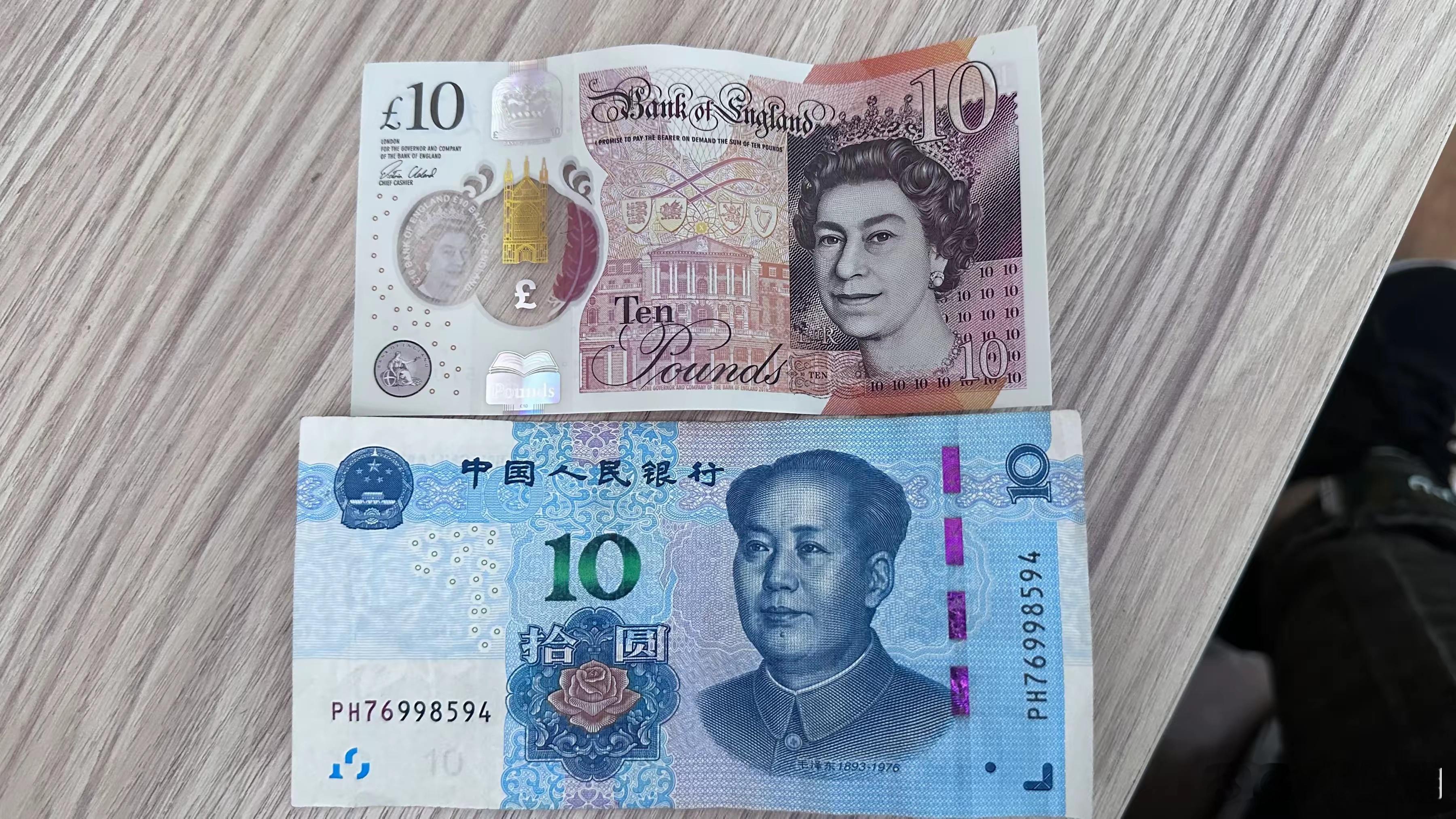 网友说，在各自的国家。两张货币的购买力差不多。[并不简单] 