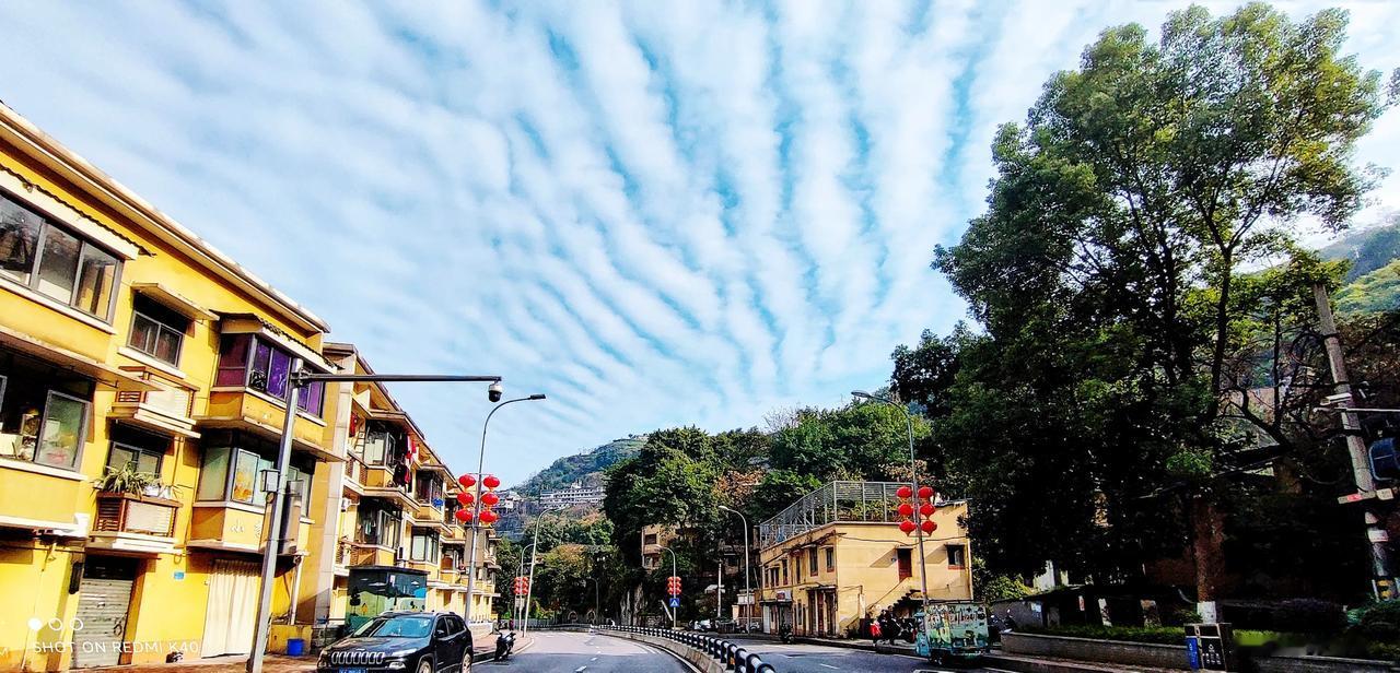 大家早上好！
岁月2872
《寻》重庆土湾民主二村
土湾民主二村行，
重回旧时场