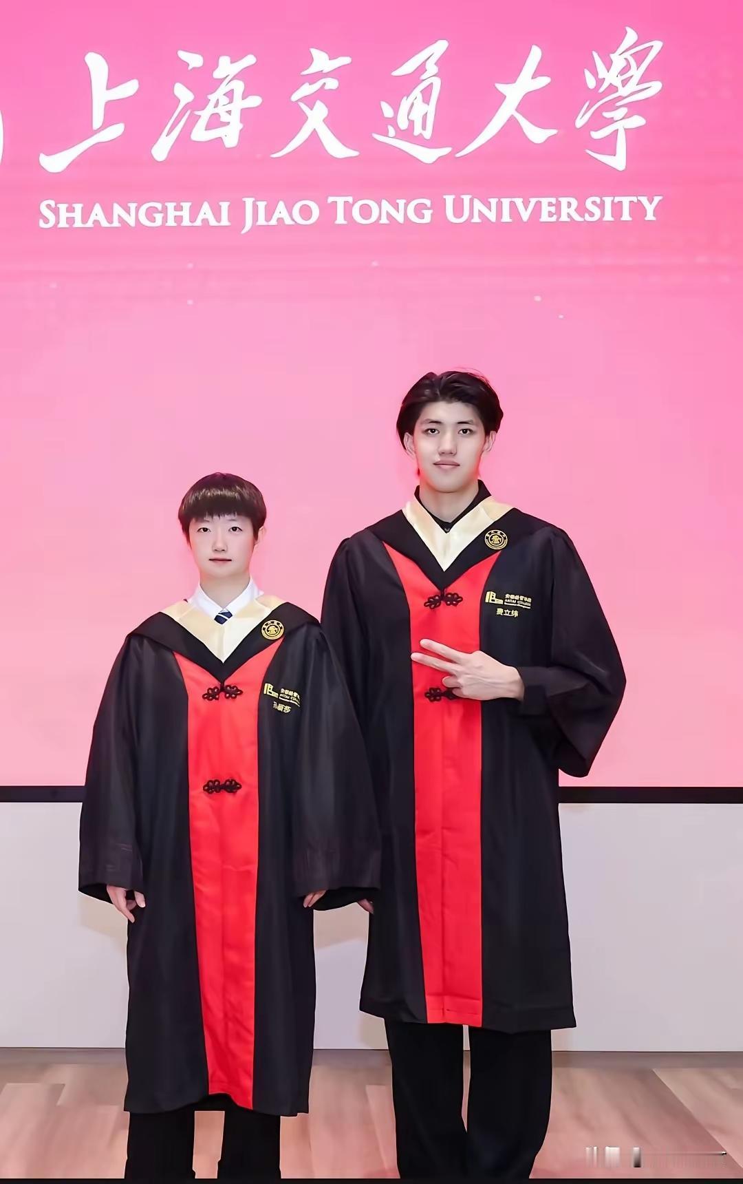 莎莎的毕业照，莎莎居然毕业于上海交通大学吗？不过这些顶级运动员们脑筋是相当聪明的