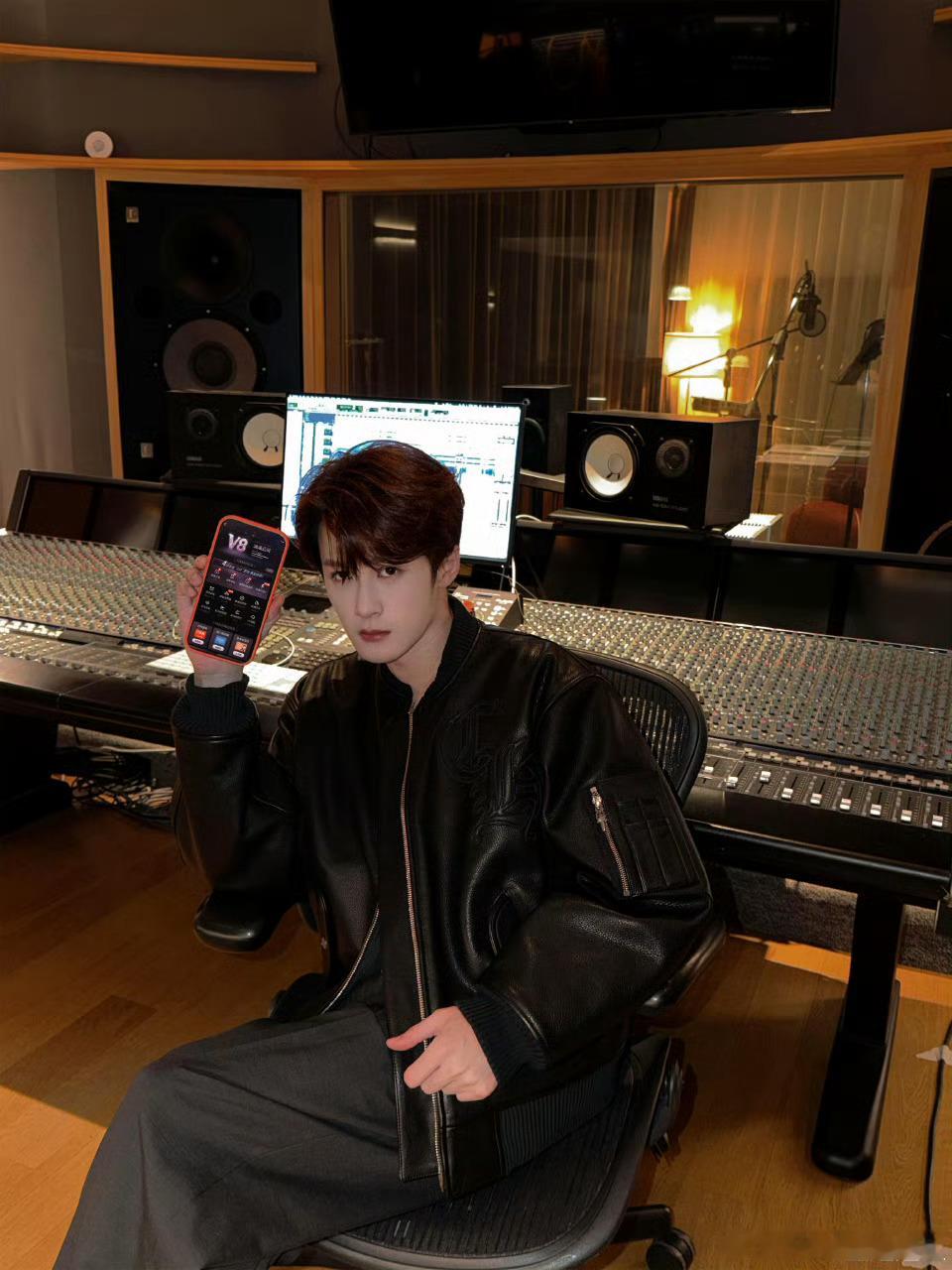 檀健次新歌预告来了，好消息不断，这次是和奢牌共同合作 