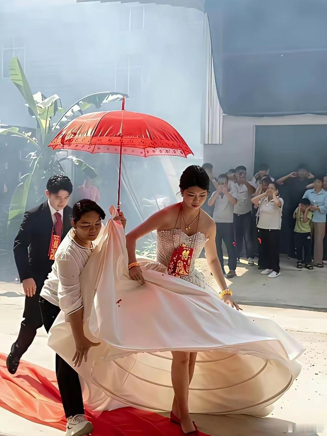 新娘子穿得这么随便啊！累了一天看到这些照片都麻了吧 