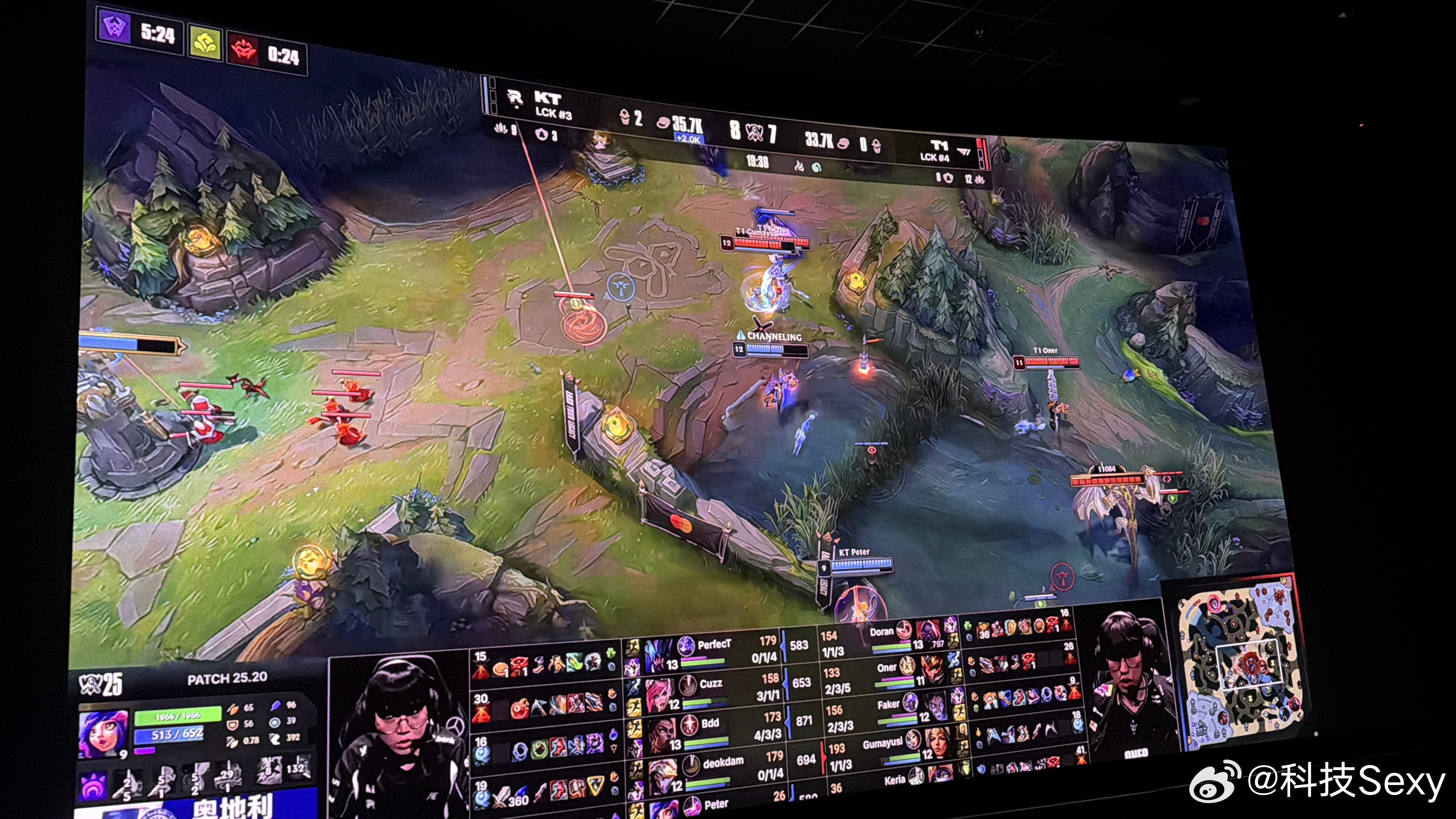 这把连续两波团太爽了！KT对战T1  ​​​