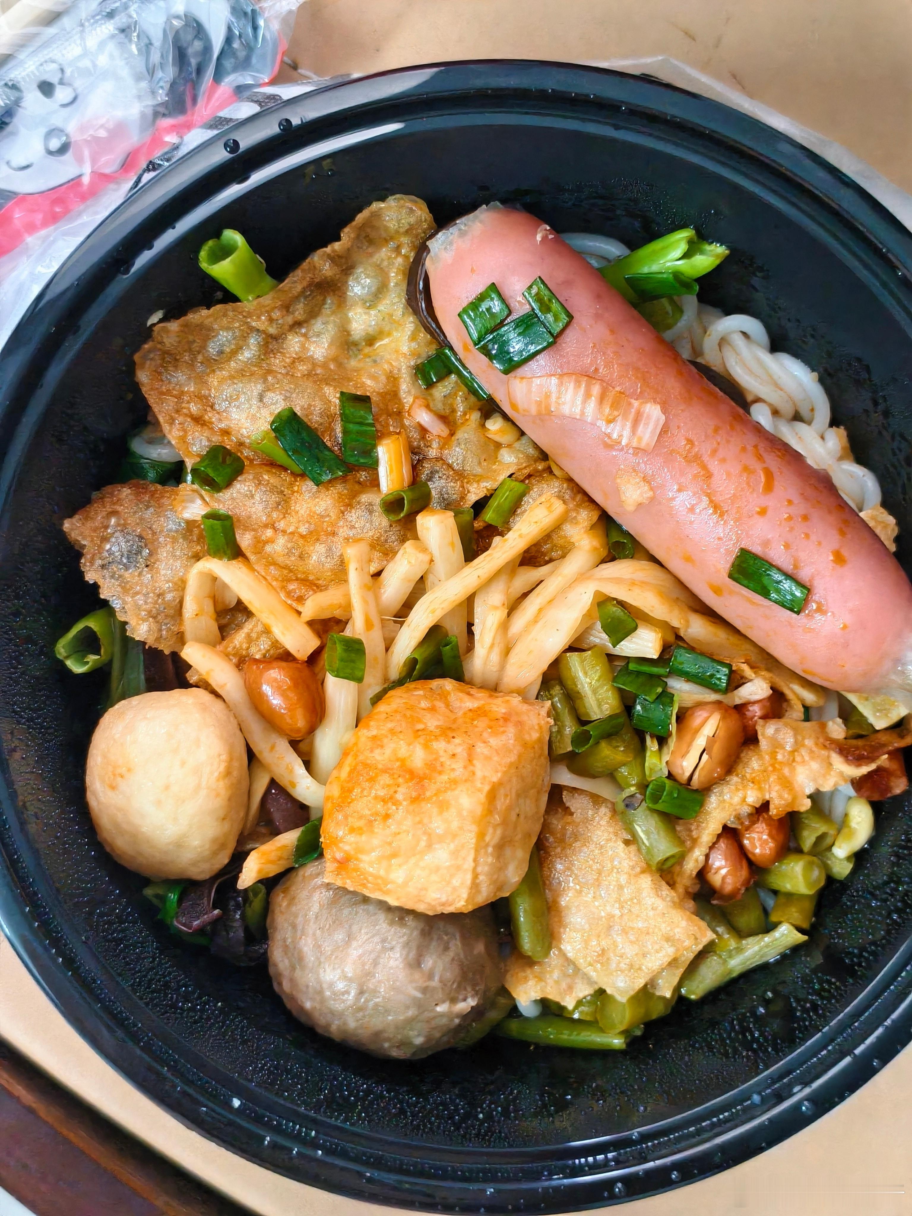 中午点了经常吃的那家螺蛳粉外卖但是吃起来没有堂食好吃的真后悔，还浪费了我的热量额