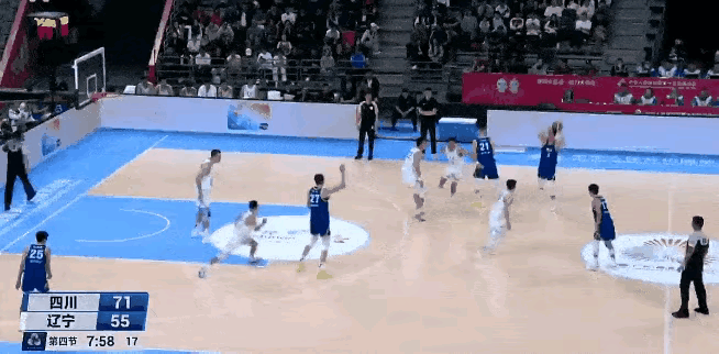 从各方面看，周琦被高估了，高诗岩被低估了。
在抢断和争球方面看，周琦还真不是高诗