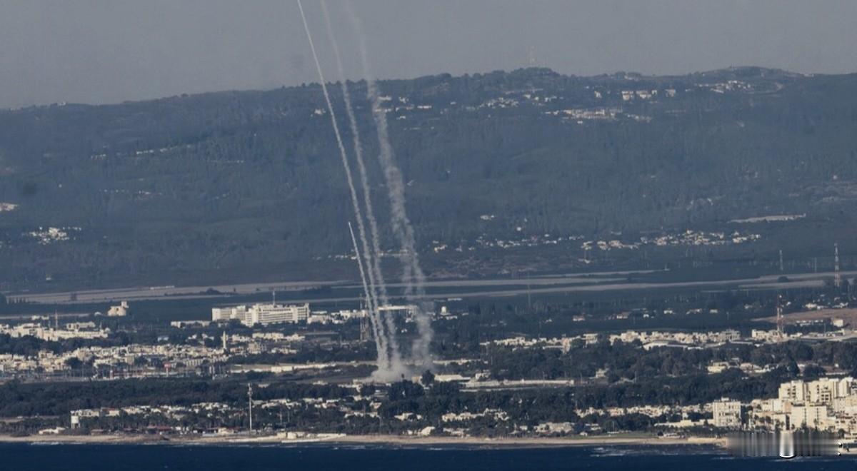 特朗普下达无期限停火，真主党率先开火打破沉寂，伊朗军政强力拒绝单边停火
 
当地