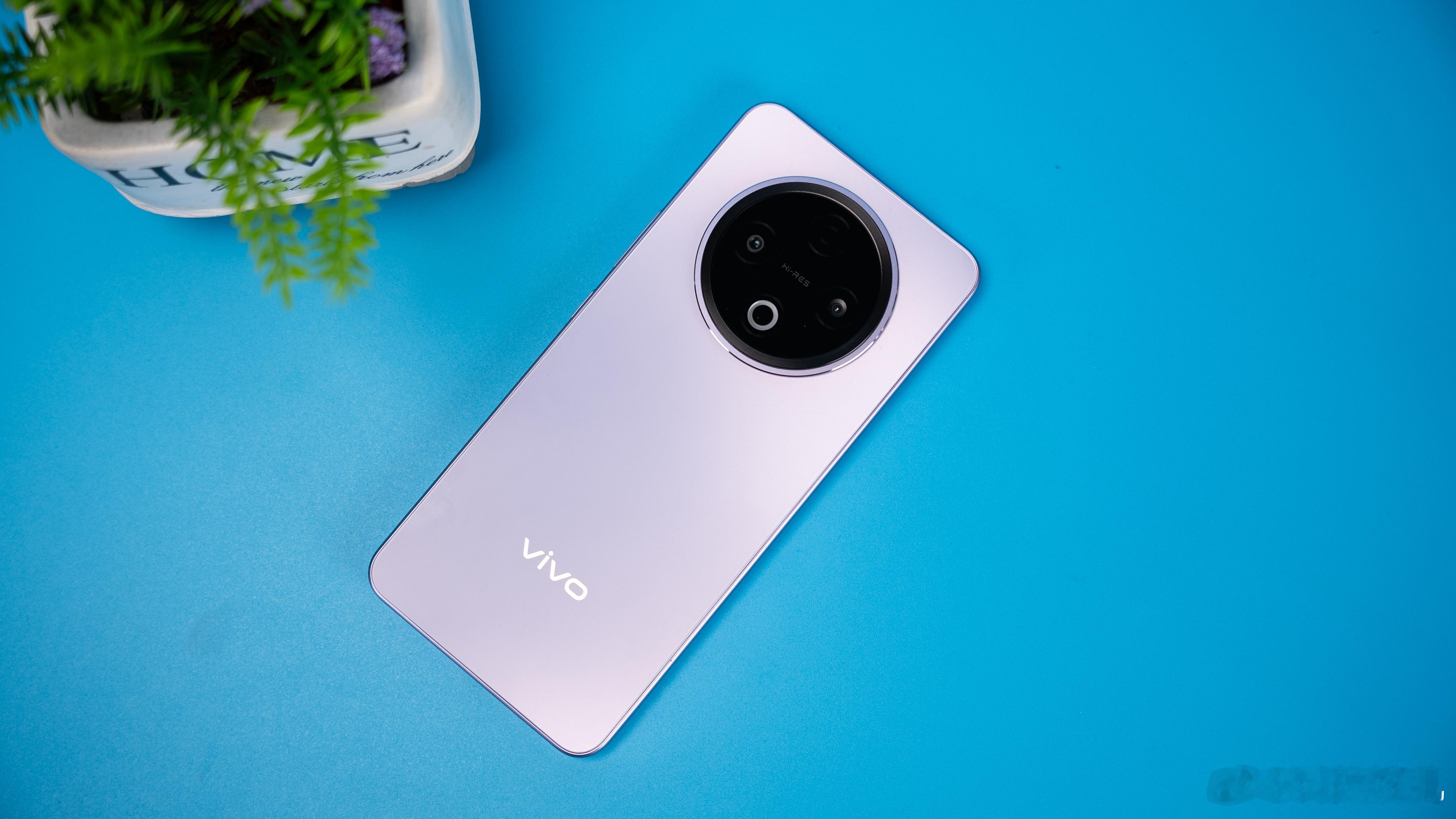 vivo Y500国民神机龙晶紫，8200毫安时蓝海电池➕90W安心远航闪充组合