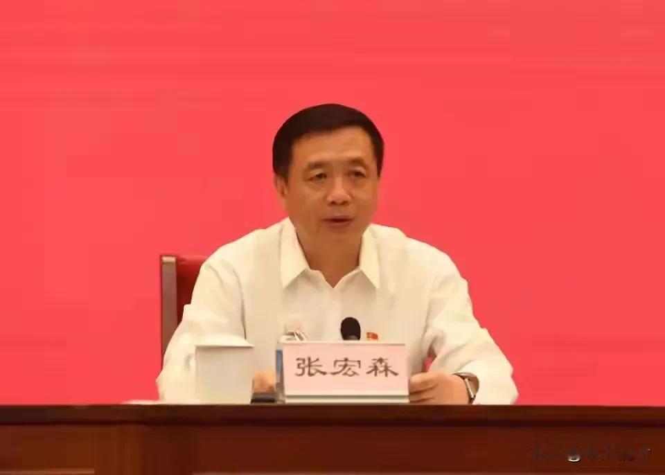 作家协会突然换了主席，却不经意间打破了原有习惯性机制。
在建国70多年来，中国作