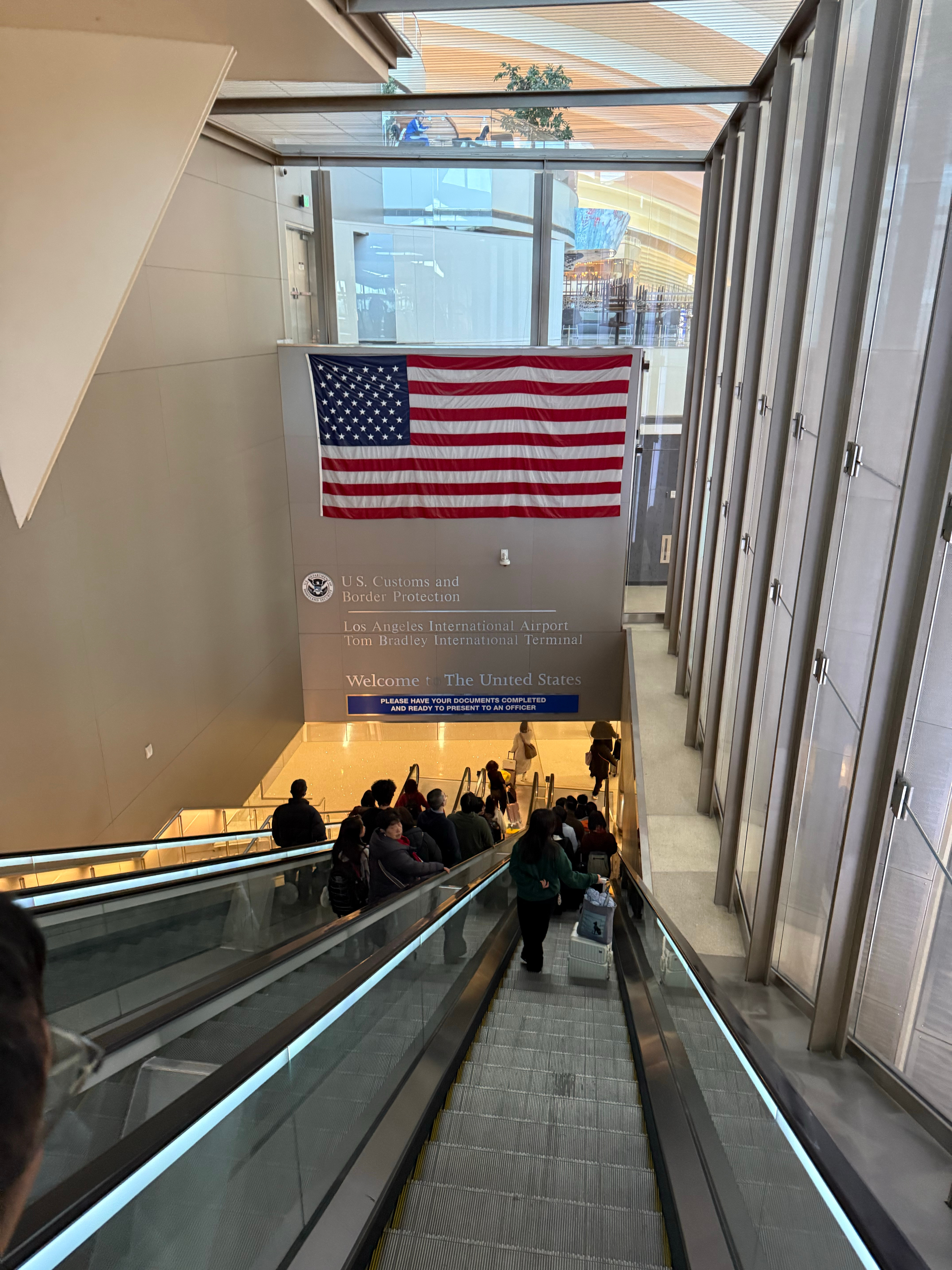 刚出关，主教练没了？ （这班飞机的wifi烂透了）