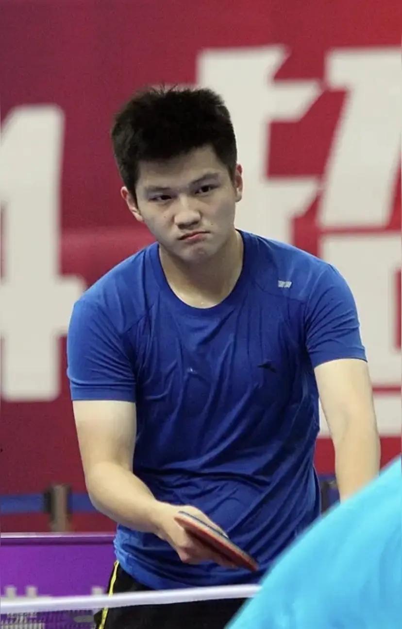 为什么要用普通规则去衡量一个天才中的天才，为什么才28岁就得着急给年轻人让路。到