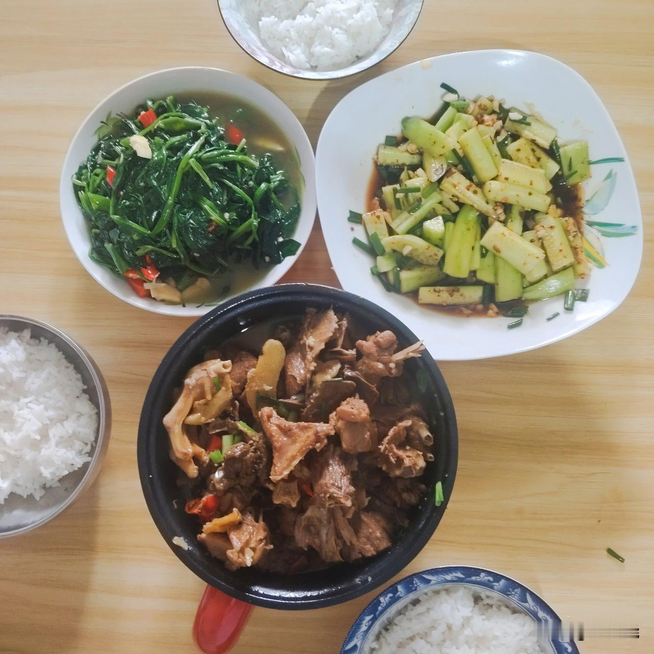 今天第一次尝试啤酒鸭，味道超出预期，收获两个娃的好评👍
会做的事是本能，不会做