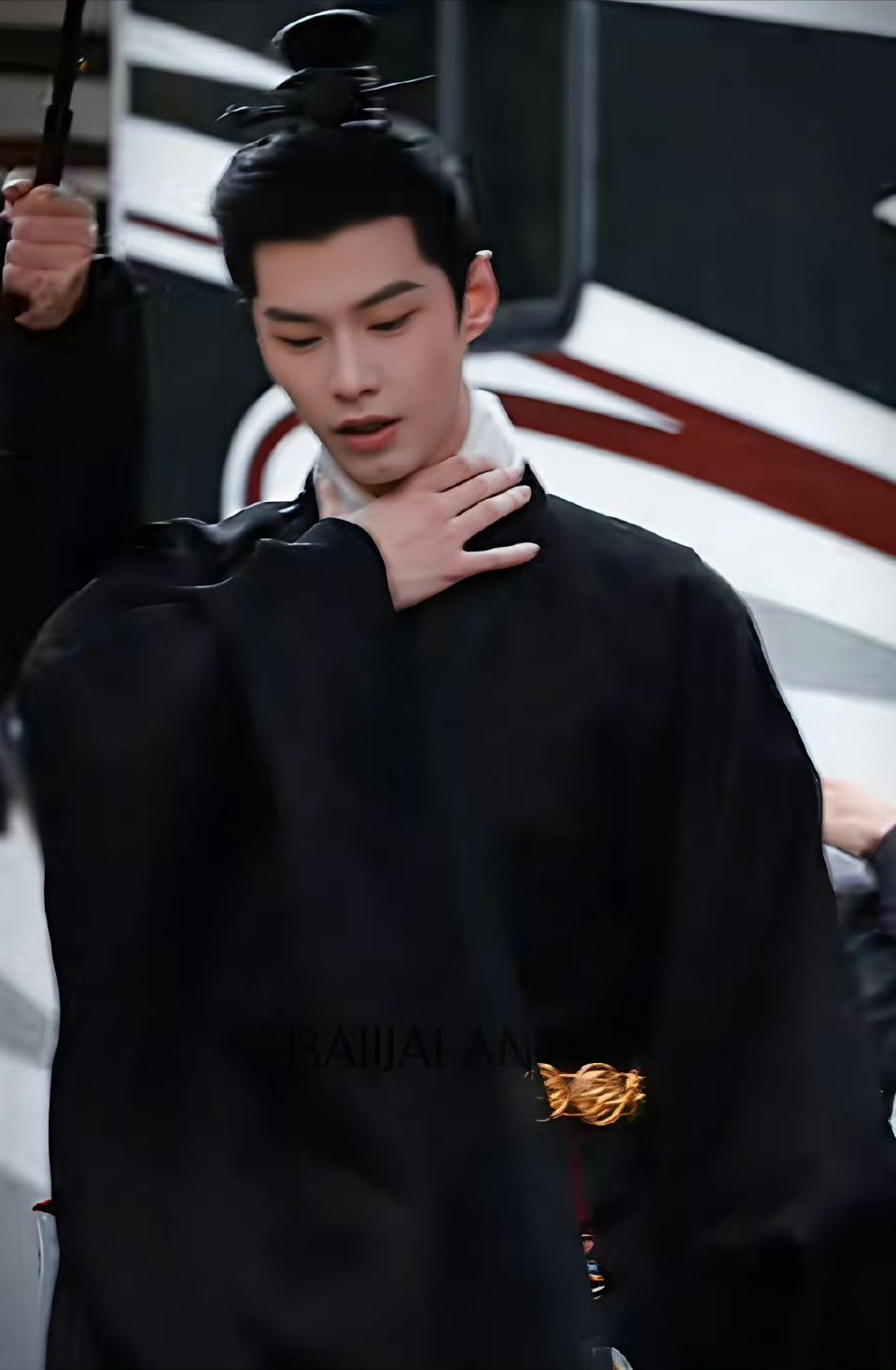 何与窈窈有期萧靖西路透来了。。无缝切换腹黑谋士 迎面走来的贵气啊。。 