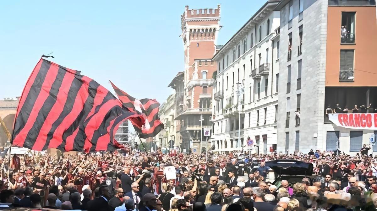 【MN】🚨⭐️🔴⚫️今天，红黑军团球迷得以向自己的旗帜、永远的队长巴雷西作最
