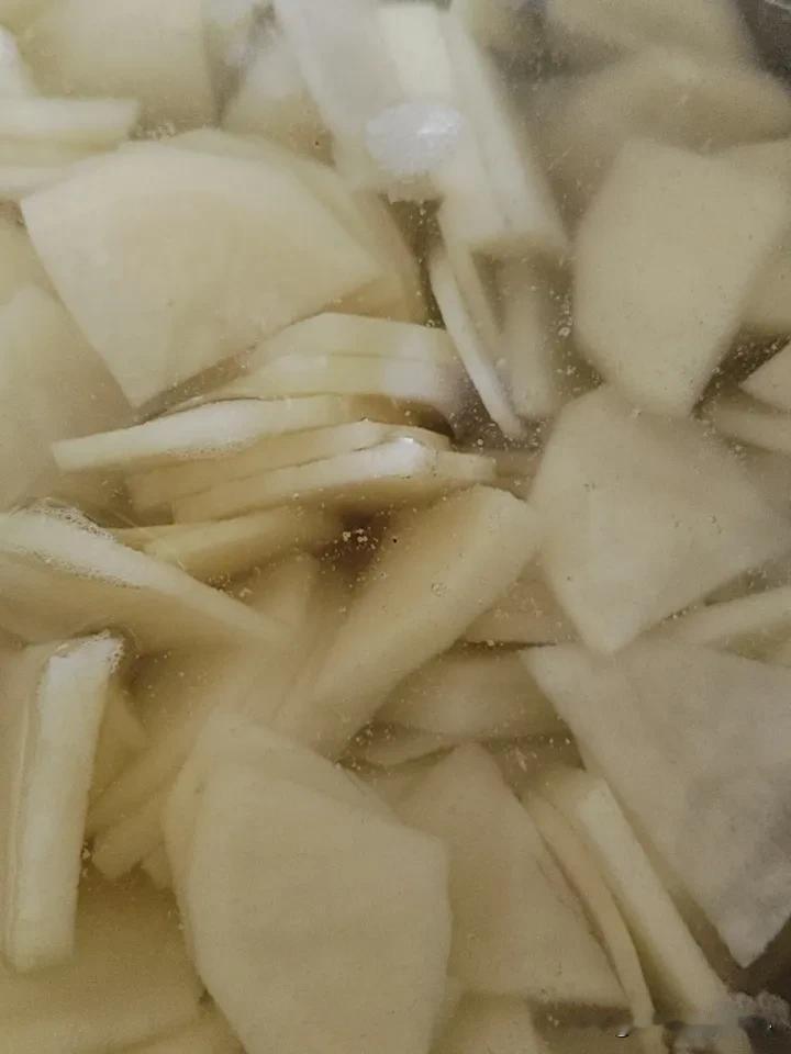 2026.7.12  星期日
（5：40吃一片优甲乐。）
每一天都是这样开始。